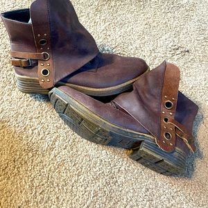 Size 9 brown slouchy short boots NEW never worn